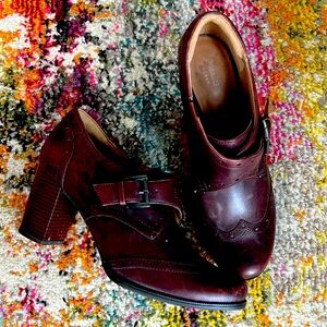 Clark comfy and cute heels .